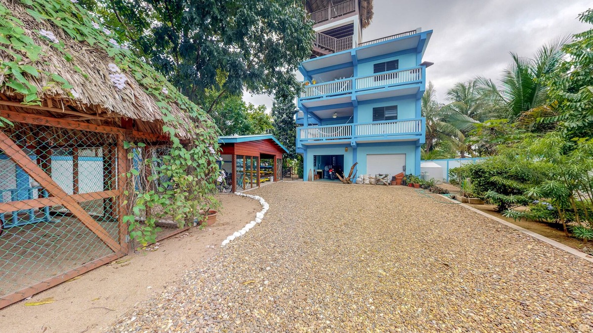 Hopkins Apartment | Walk to the beach Bright apartment with free WiFi, cable, partial AC & bikes