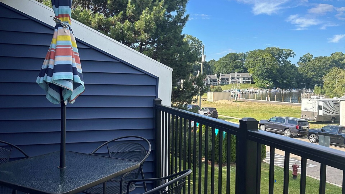 South Haven Condo | Walk to the beach & downtown! Kid Approved!