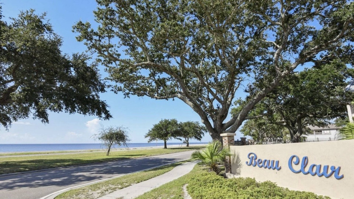 Long Beach Condo | Walk to the Beach from this tranquil Beau Clair condo in Long Beach, MS!