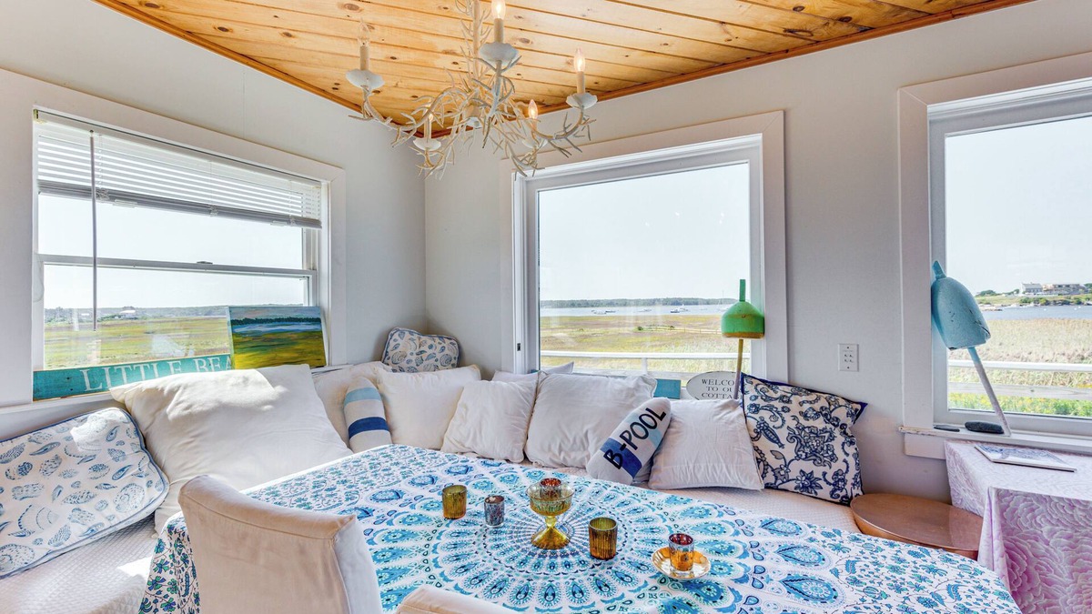 Biddeford Pool Apartment | Walk to the Beach: Pet-Friendly Gem in Biddeford!