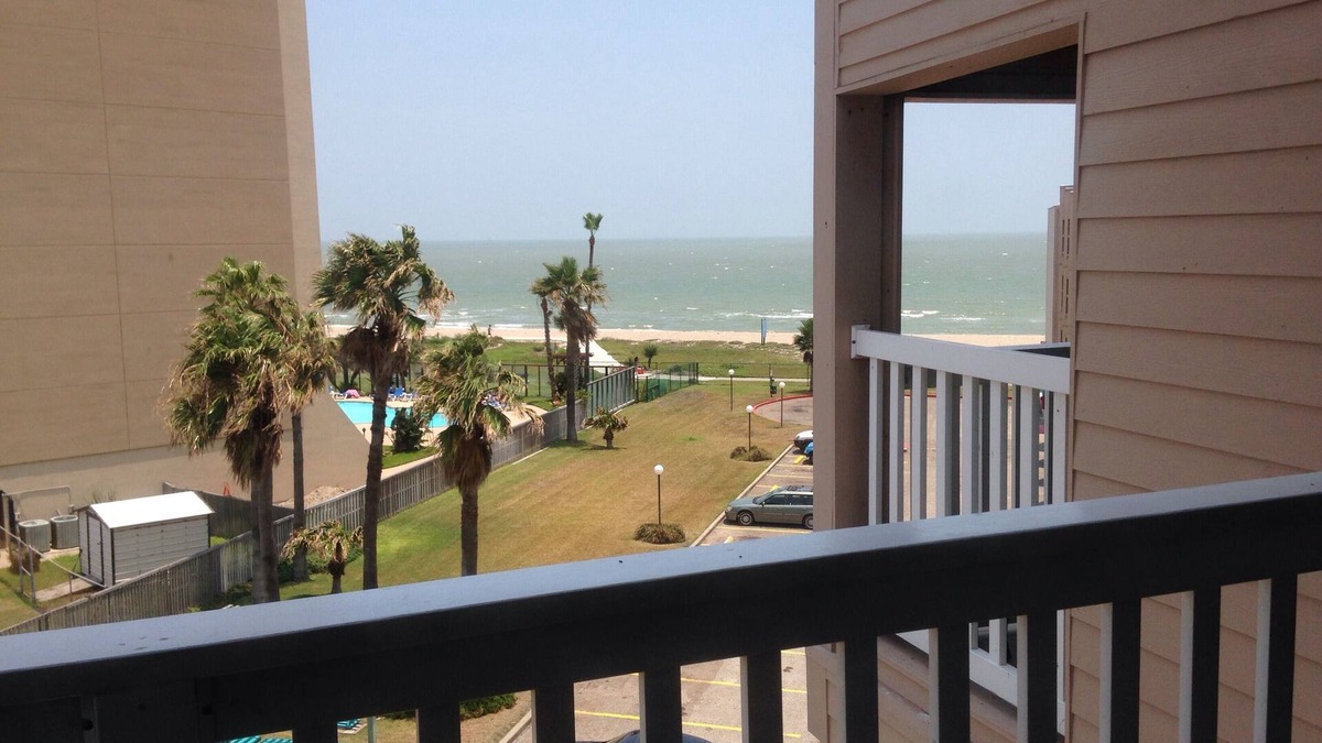 North Beach Condo | Walk to the beach from this cozy family friendly condo @ TJ's Condo Rentals,