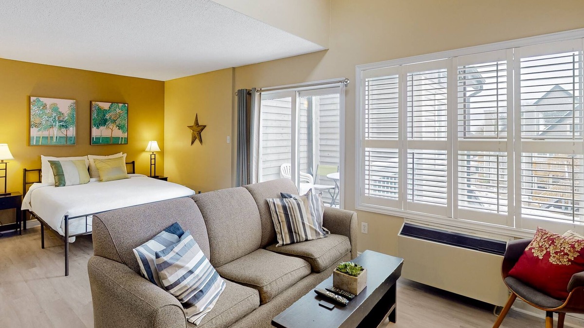 Craigleith House | Walk to the chair lift Lofty condo w/shared pool & tennis - dogs OK