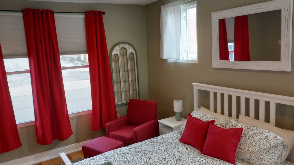 Ligonier House | Walk to the Diamond- First Floor Bed and Bath Perfect multi-generation families