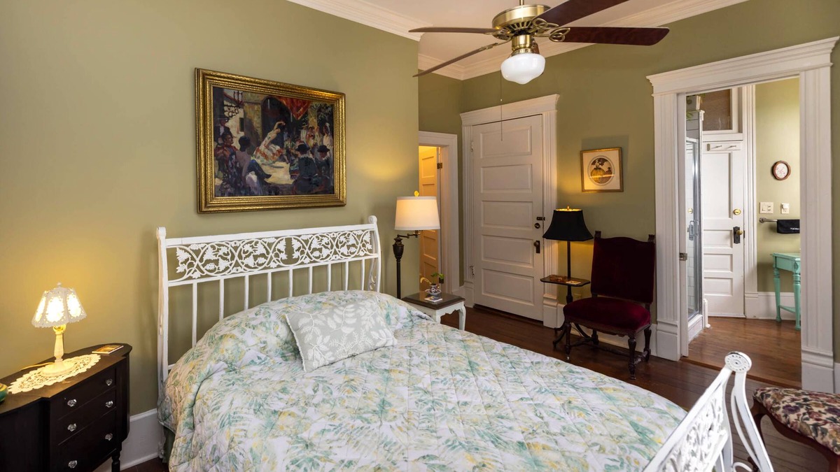 Washington Condo | Walk to the Downtown Harbor District and scenic watefront