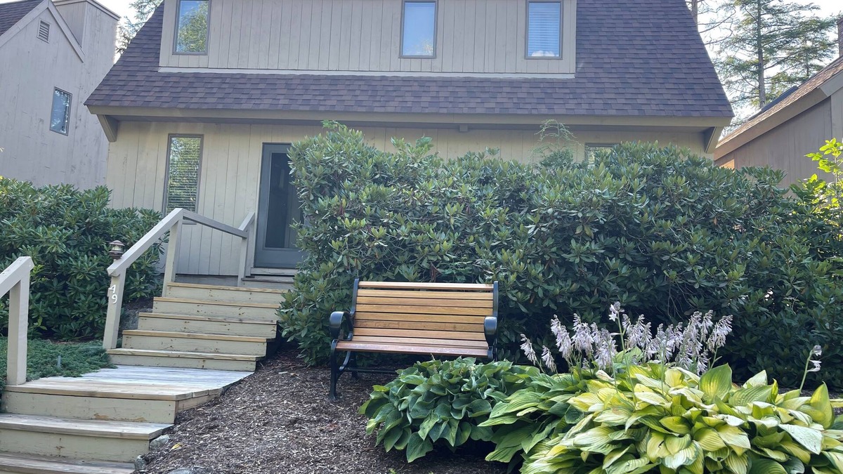 Grantham House | Walk to the Lake-Updated 3 BR Private Home with AC