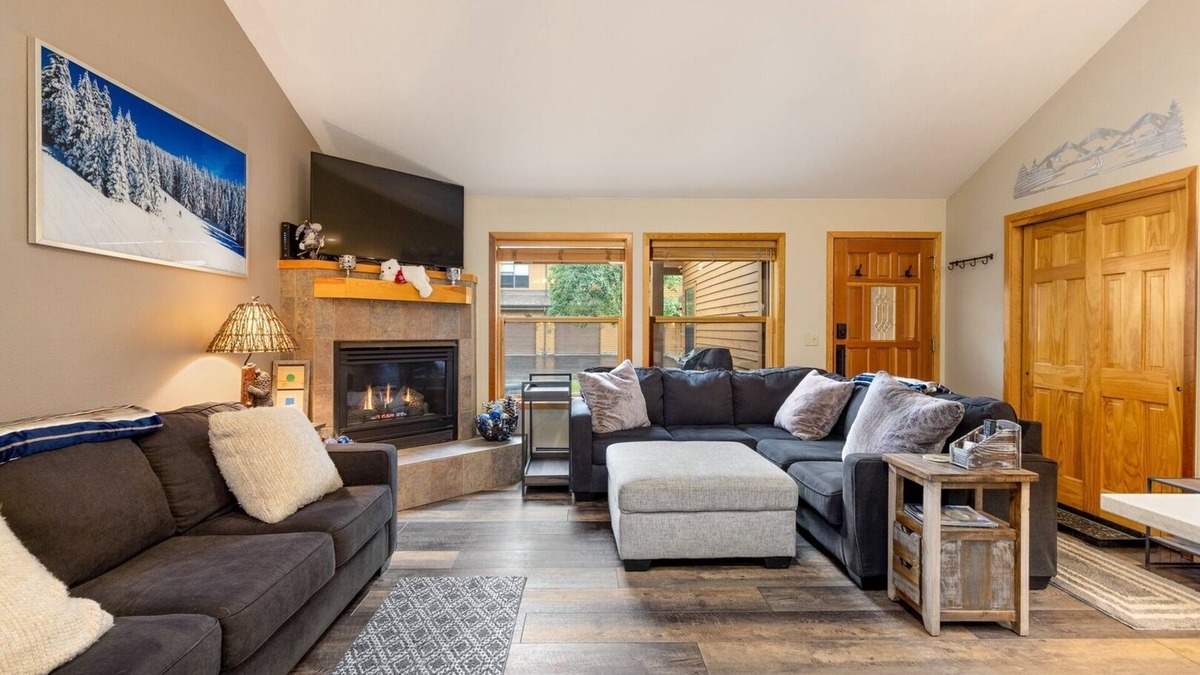 Mountain House House | Walk to the Lifts/Private Garage/Hot Tub Access/Custom Kitchen