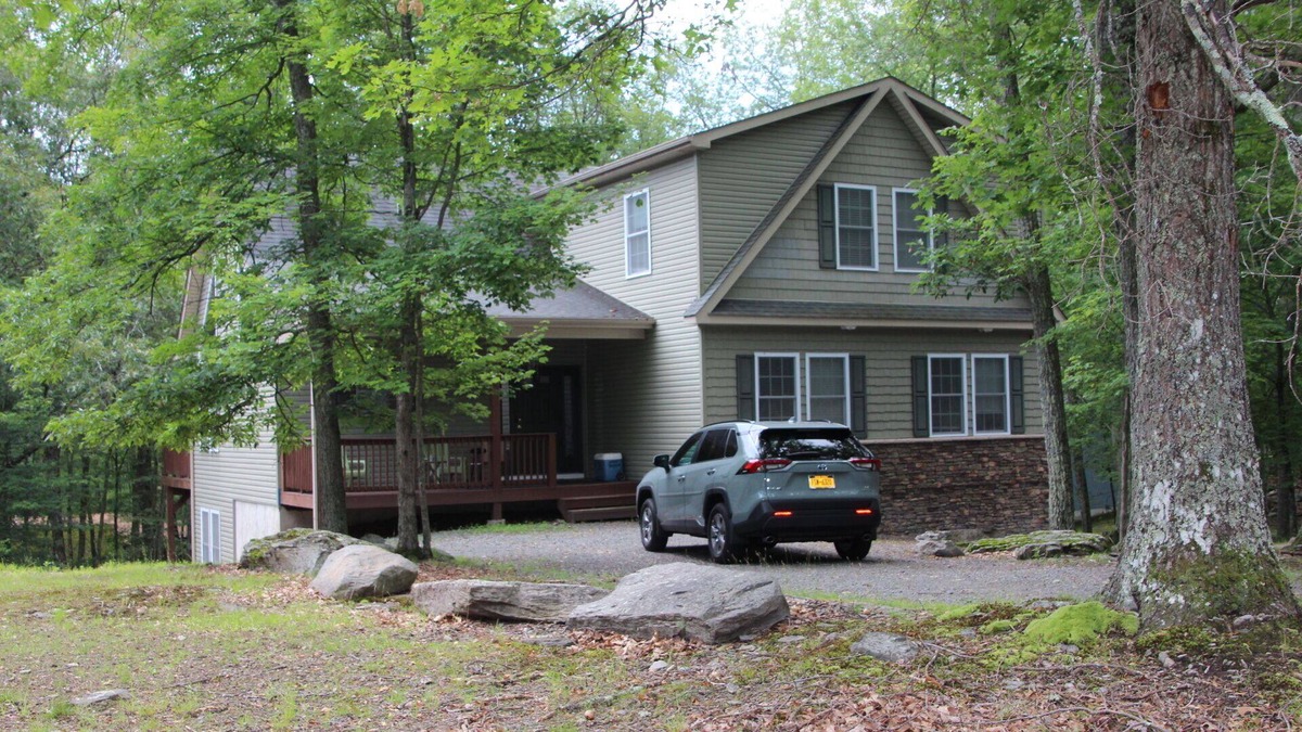 Lackawaxen House | Walk to the Lodge, pool and ski slopes. 4 Bedroom 3 Bath Sleeps 13