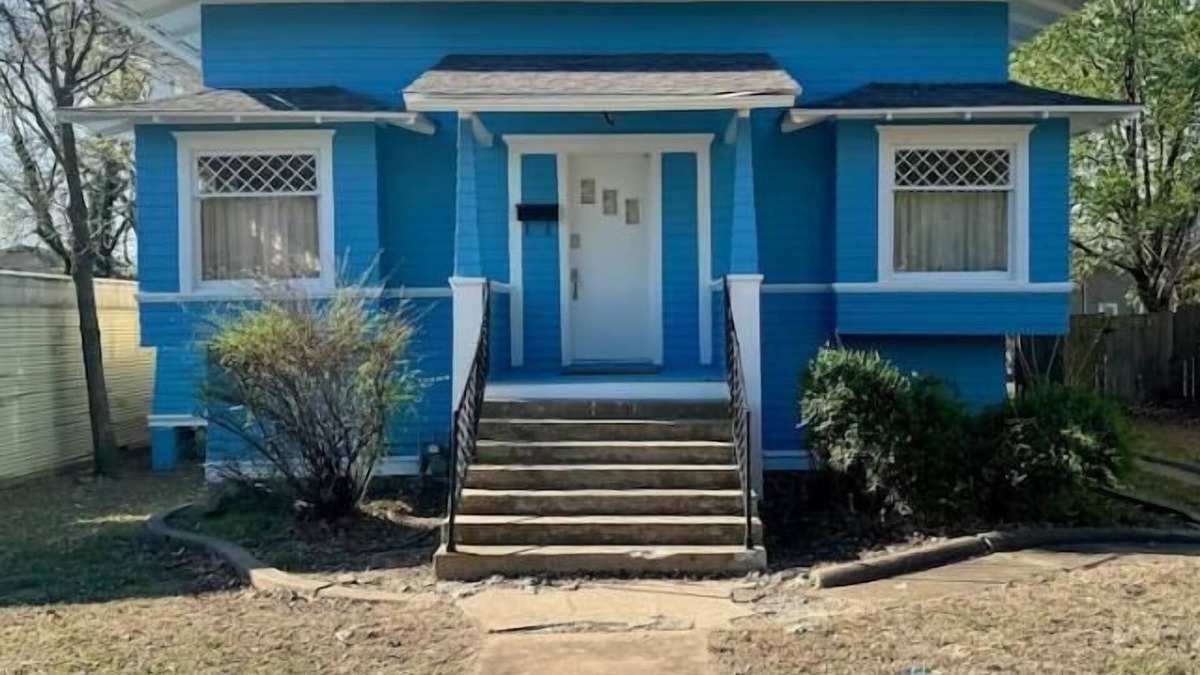 Pawhuska House | Walk to the Mercantile, downtown, Osage Nation offices, Osage Tribal Museum!