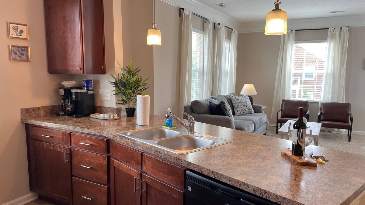 Westerville Apartment | *Walk To The Park*2BR*Washer+Dryer*Pool*Gym