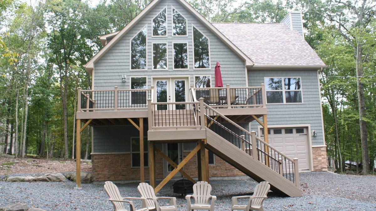 Lackawaxen House | Walk to the Ski-Slope, Pool and Lodge Spectacular 5 Bedroom 3 Bath Contemp