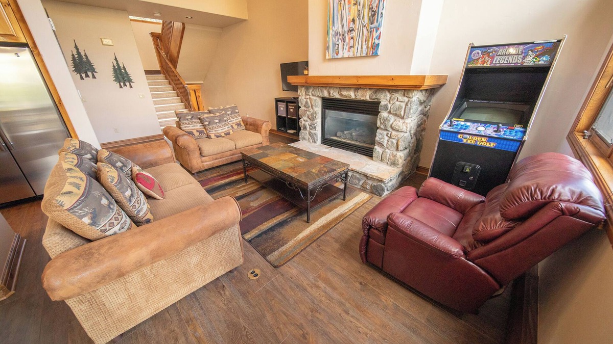 Mountain House House | Walk to the Slopes! Private laundry and garage!