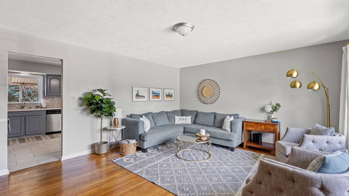 Lexington House | Walk to the Summit and minutes from the Lexington Airport and Keenland!