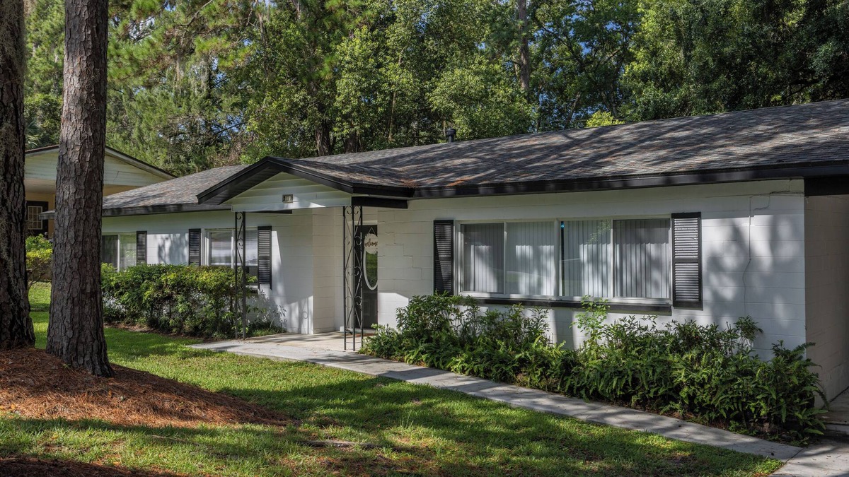 Gainesville House | Walk to the UF football stadium from this spacious 4BR/2BA home that sleeps 14!