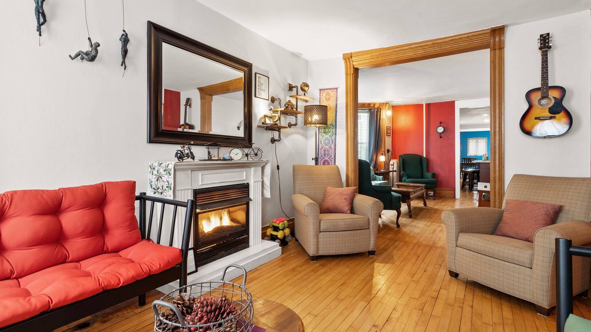 Ashfield House | WALK TO TOWN! PARKING.PET FRIENDLY 3BD 2.5b charming home in heart of Jim Thorpe