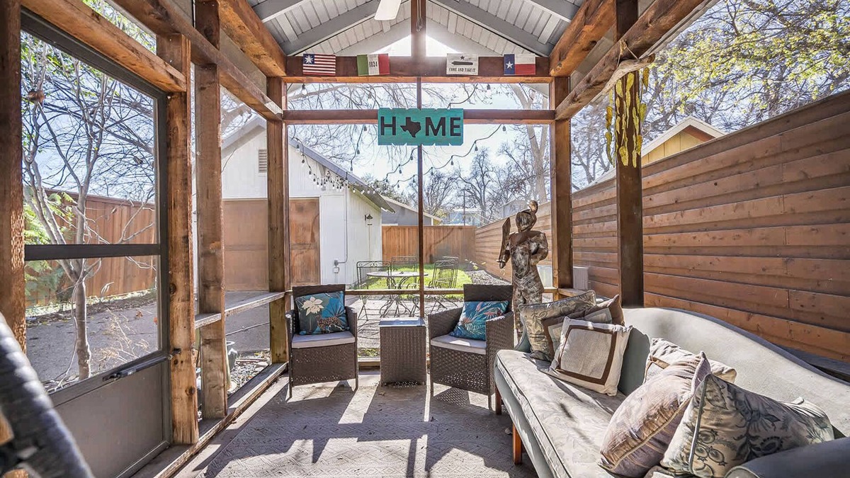 South Congress House | Walk to Town, Screened Patio | Classically Modern