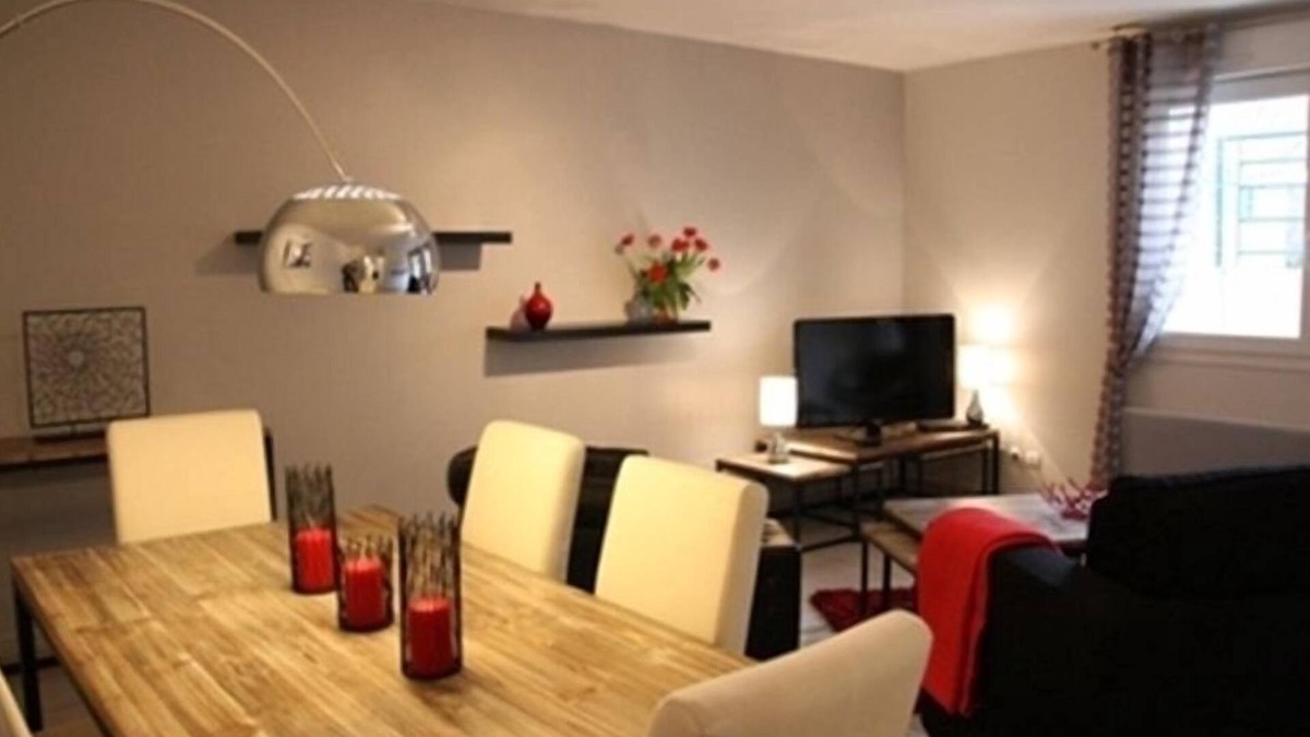 Villette Gare Condo | Walk to train and shopping with unique outdoor private space in the city