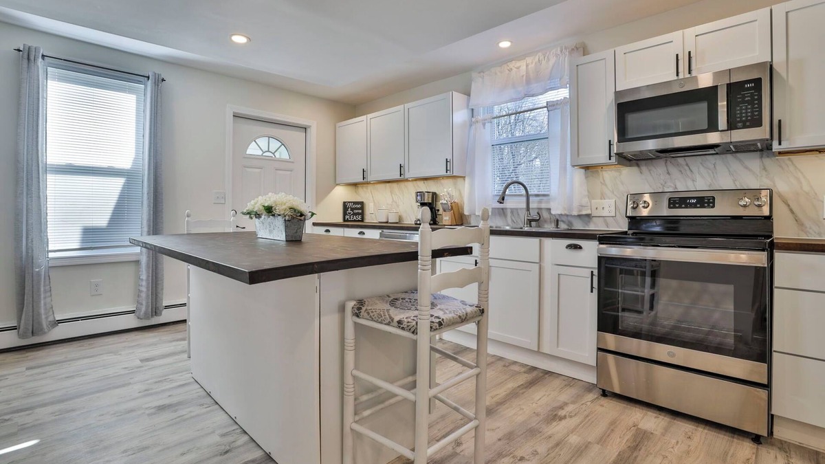 Salem House | Walk to Tuscan Village | Modern 3bd Farmhouse