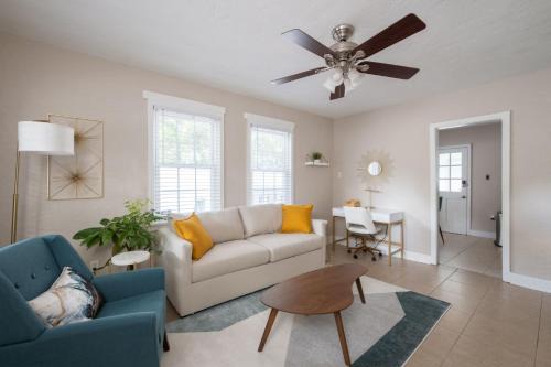 Pleasant Street House | Walk to UF & Dntwn Free Parking - Pet Friendly