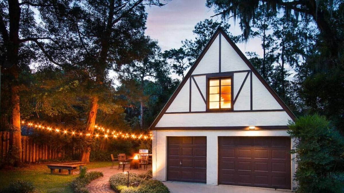 Gainesville House | Walk to UF! Historic King Bed Loft w/Private Deck