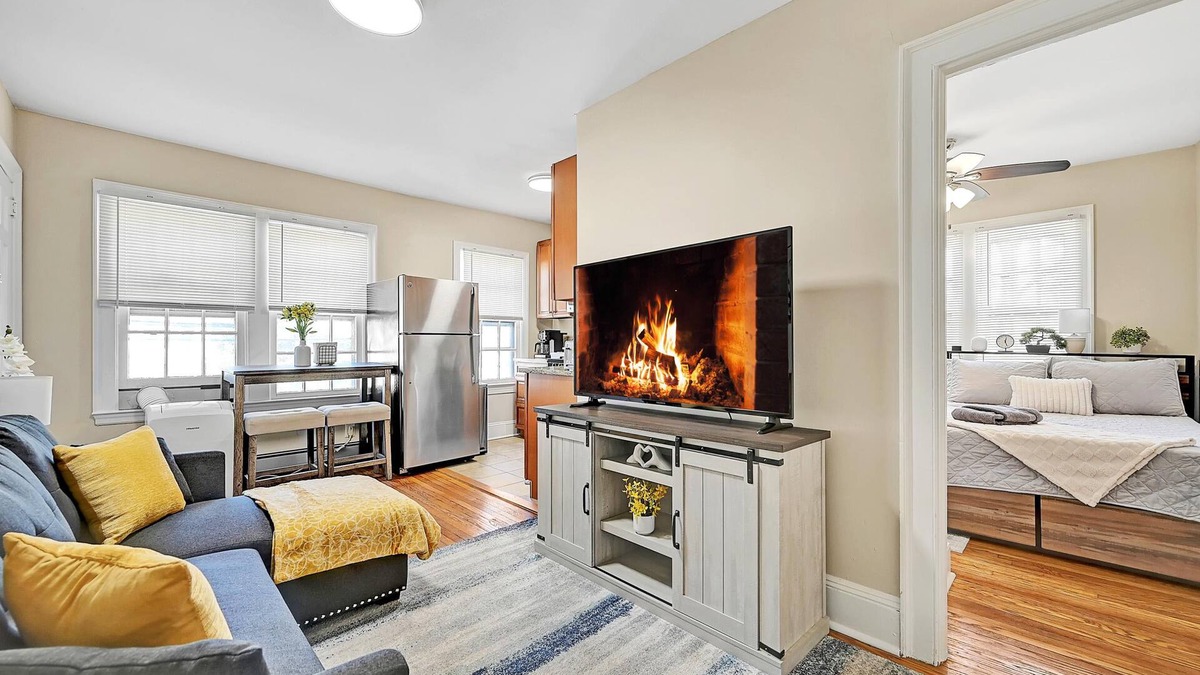 Princeton Apartment | WALK to University/FREE Parking Princeton Getaway
