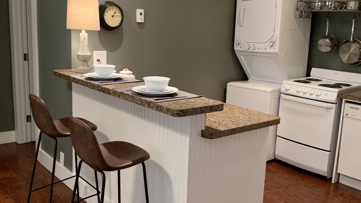 Denton Apartment | Walk to UNT or short drive to 3 hospitals for medical staff