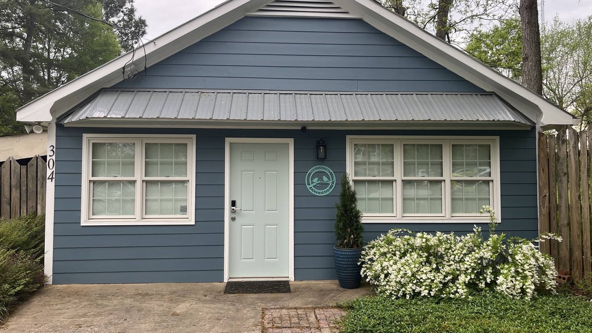 Shelby Cottage | Walk to Uptown Shelby! Earl Scruggs Center and Don Gibson Theatre! Lovely!