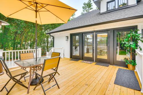 Lexington House | Walk to Uptwn Lexington Modern Retreat with Porch!