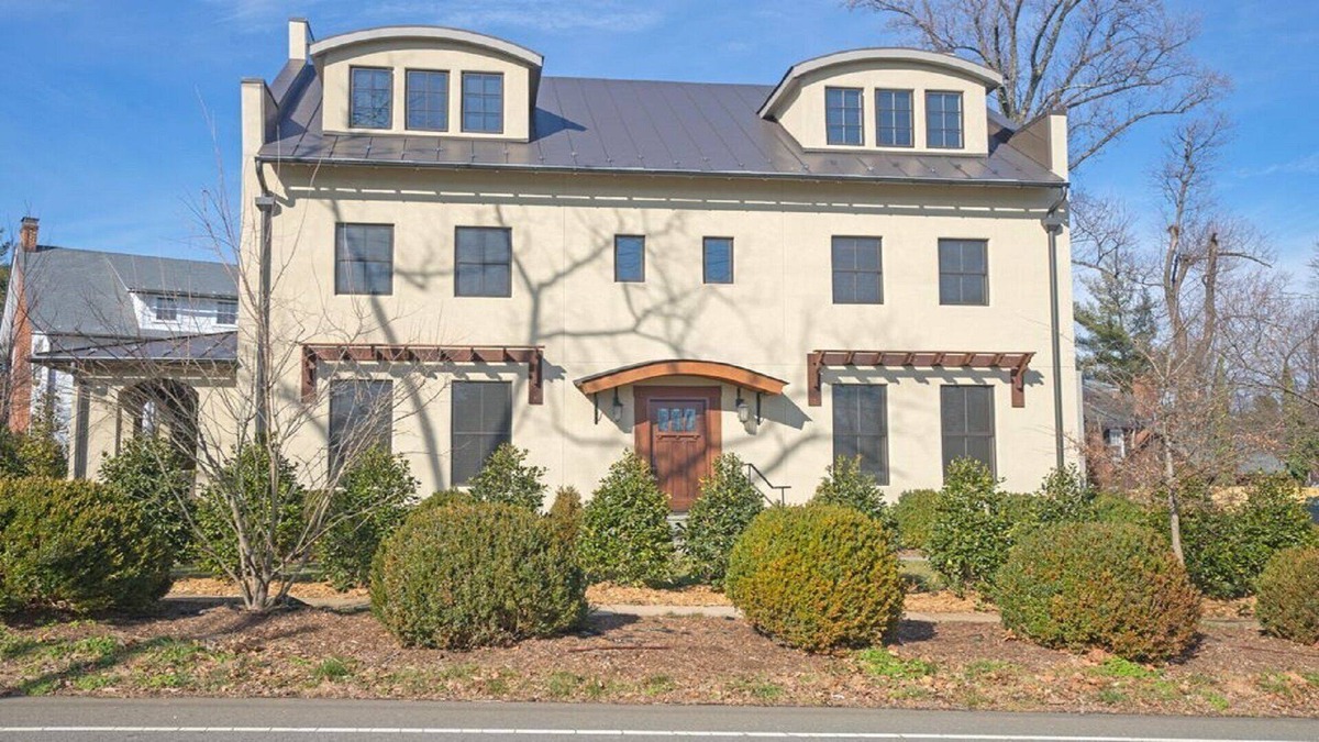 Venable House | Walk To UVA: Gorgeous 'Old World' 5 BR Luxury Rugby Rd home -6200 fsf.