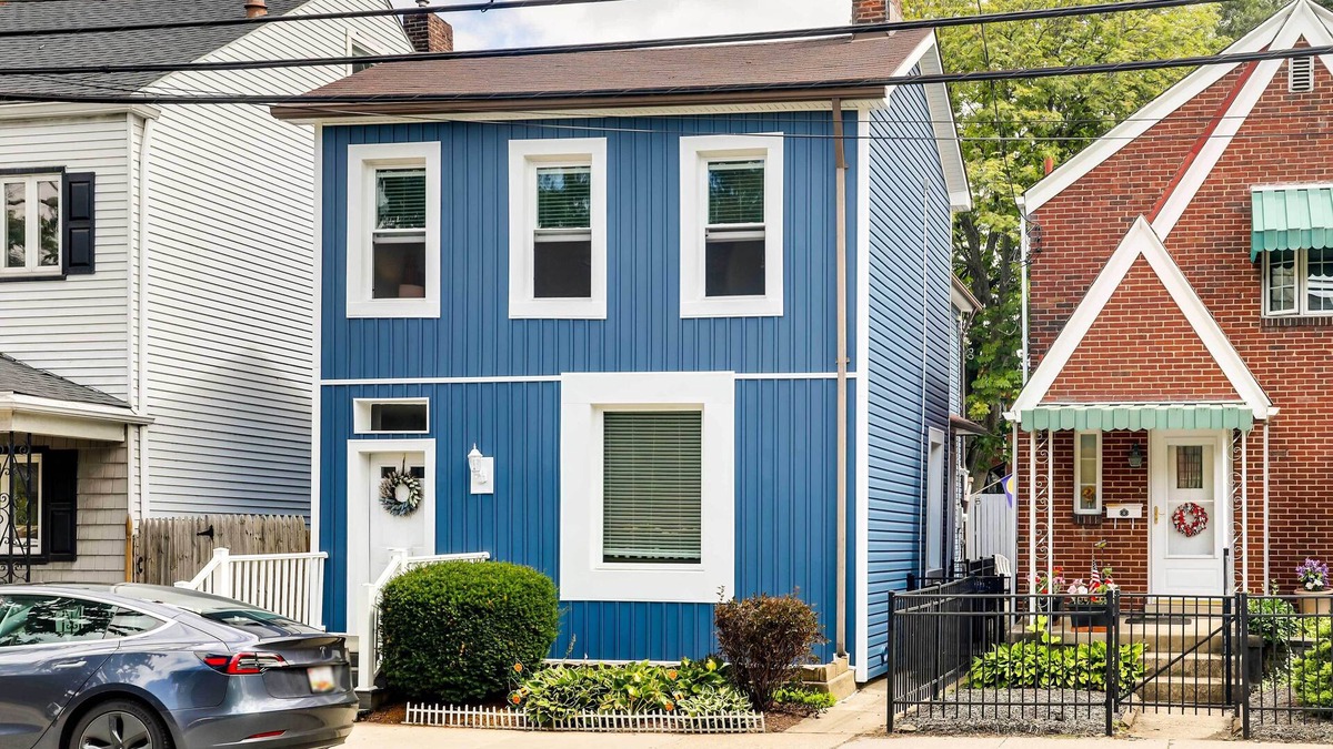 Shadyside House | Walk to Walnut St: Pet-Friendly Pittsburgh Home!