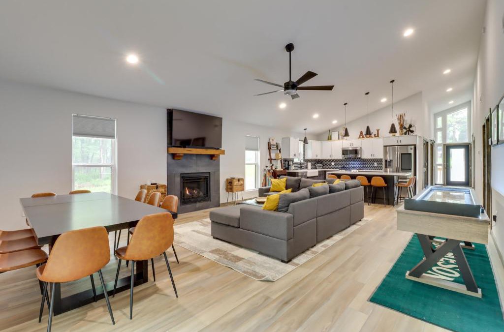 Lake Harmony House | Walk to Water Park Split-Rock Resort Home with Deck