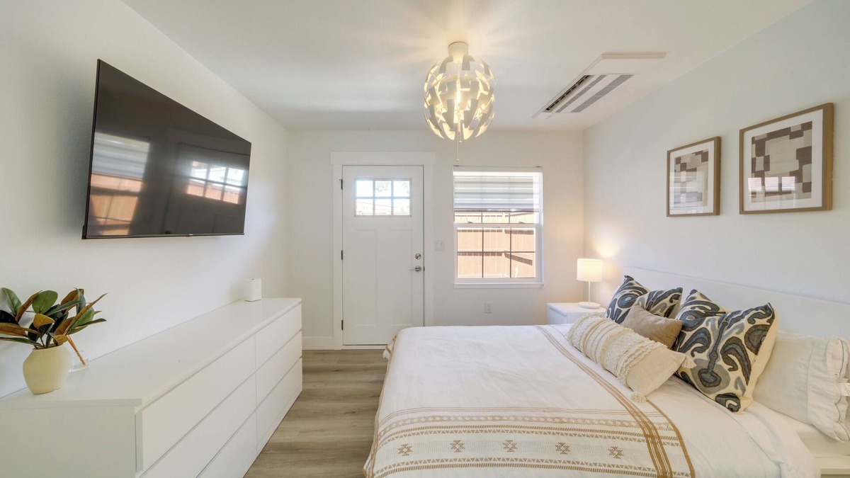 Soap Lake Apartment | Walk to Water: Soap Lake Studio w/Patio!