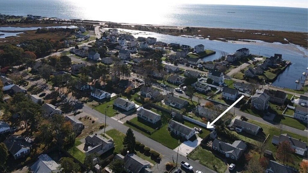 West Dennis House | Walk to West Dennis Beach, All New, Central AC, Very Clean, All Amenities/Linens