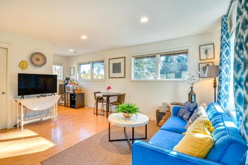 Robinwood Apartment | Walk to Willamette River Studio in West Linn