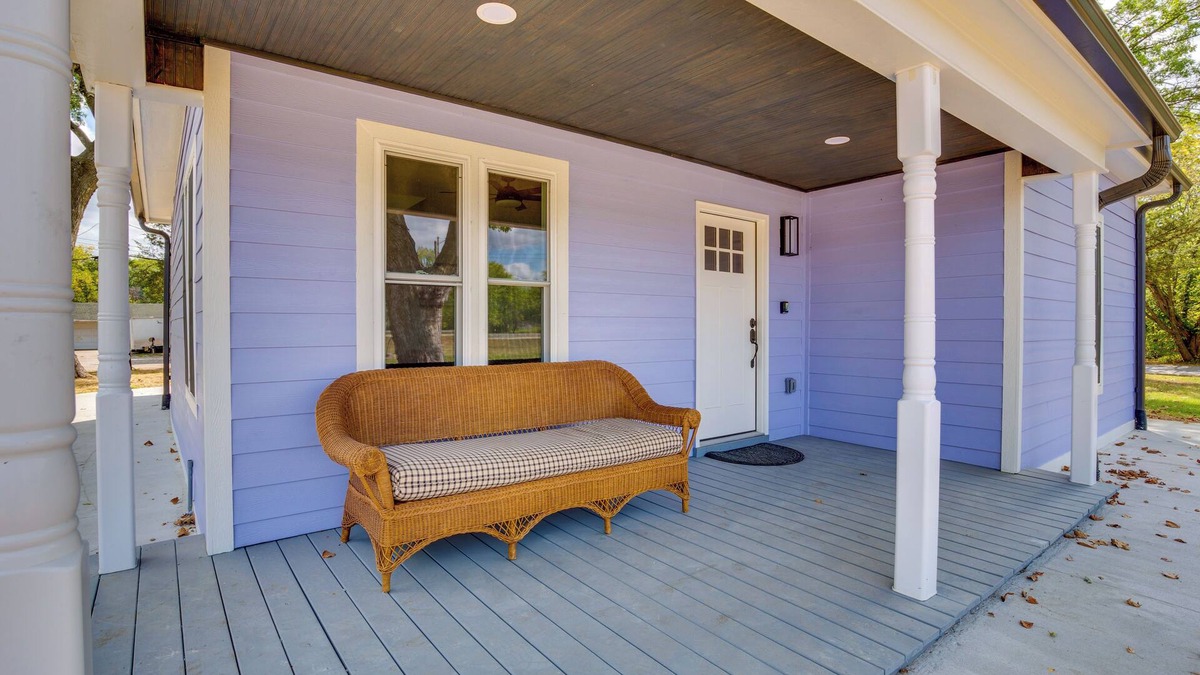 Clay County House | Walk to Winery: Family-Friendly Holt Getaway