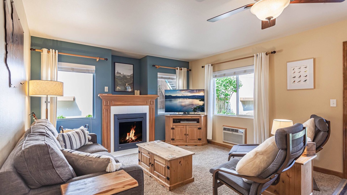 Downtown Leavenworth Condo | Walk to Xmas Lites, Festivities, Coaster, Free Parking, Grnd Floor Condo