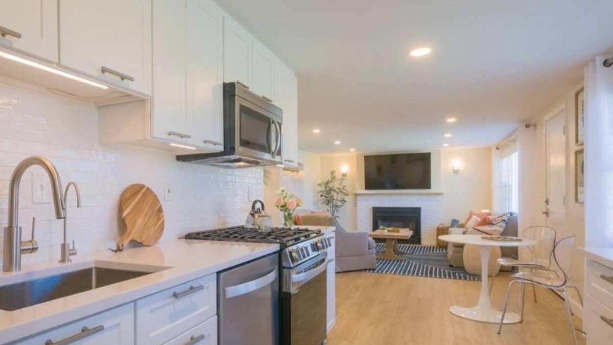 East Sandwich House | Walk to your Private Beach- Linens Included! Modern Coastal Charm!