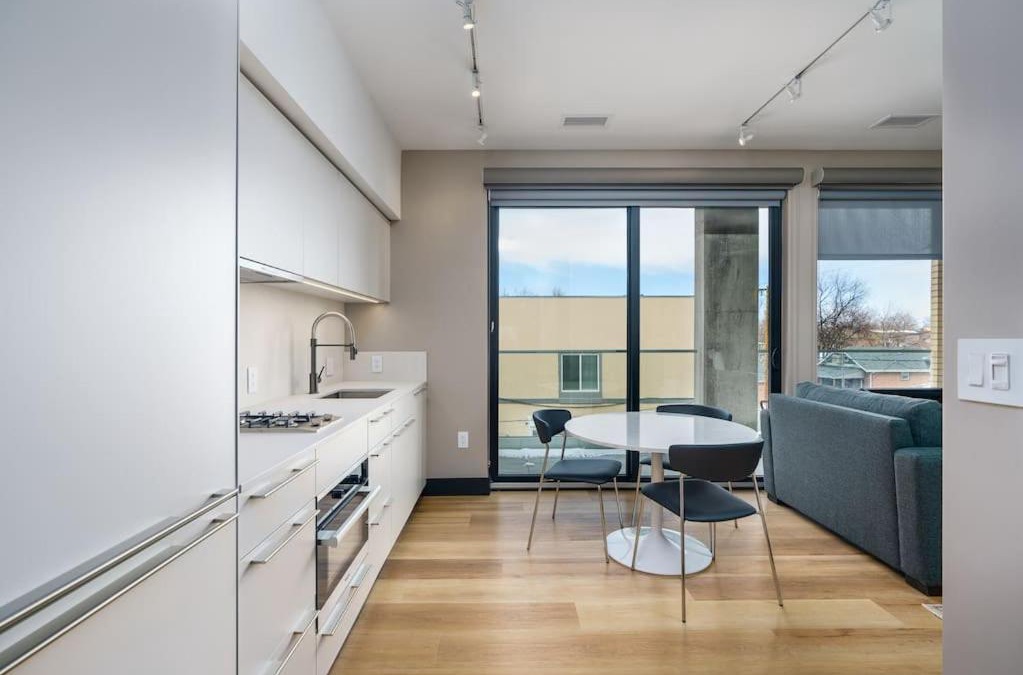 Berkeley House | Walk Trendy Tennyson From Our Flat &Roof Top Patio