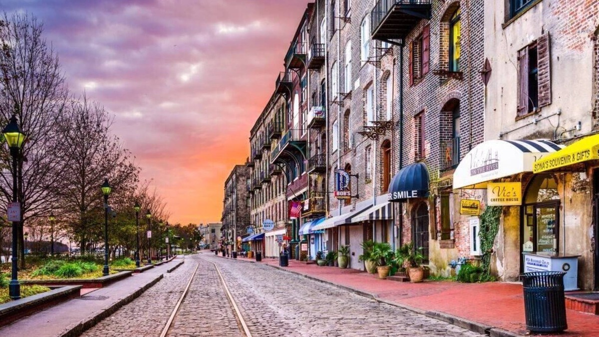 Savannah Victorian District House | Walkable 2BR Home I Forsyth Park & Historic District Steps Away