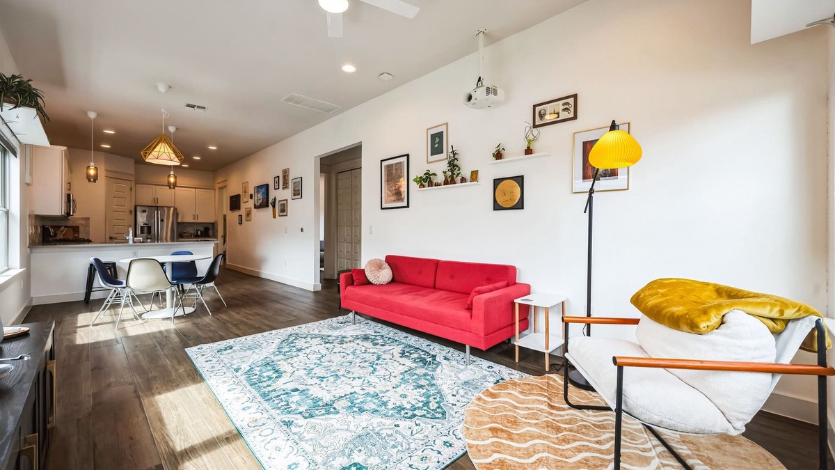 Austin Cottage | Walkable 3-bedroom cottage with WiFi and AC in Central East Austin