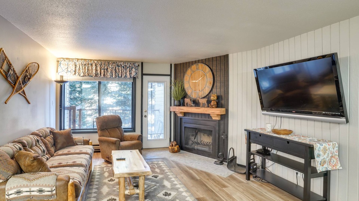 Brian Head Condo | Walkable Brian Head Condo: Steps to Ski Resort!