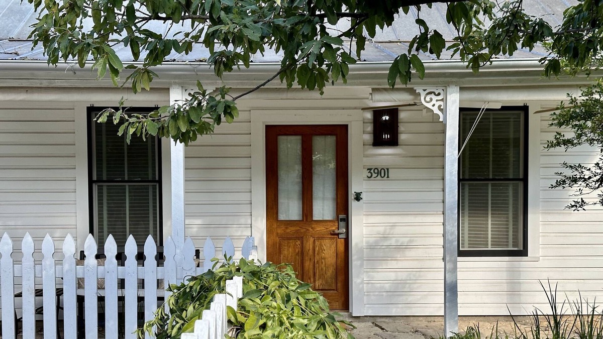 Rosedale Cottage | Walkable Central Austin Cottage