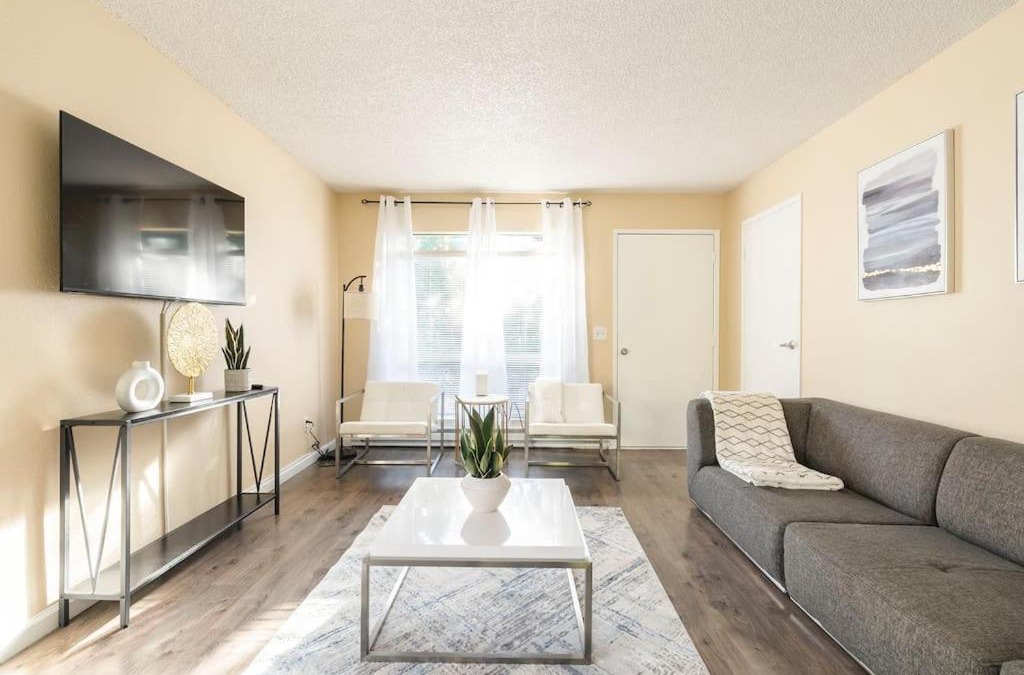 Downtown Apartment | Walkable condo in heart of vibrant D/n Redmond