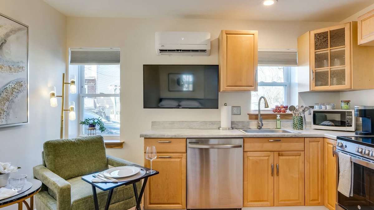 Downingtown Apartment | Walkable Downingtown Studio w/Spacious Deck
