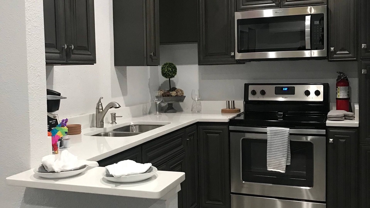 Arsenal Apartment | Walkable Downtown Fun! Near Riverwalk, King William, Bluestar & La Villita