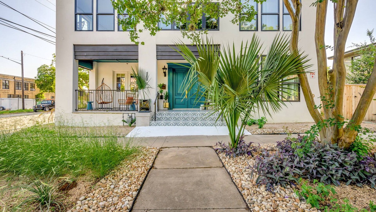 West End House | Walkable Downtown Hotel Condo with Free WiFi, Partial AC, & Jetted Tub