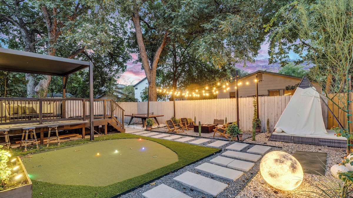 Govalle House | Walkable East Austin Oasis with Jacuzzi