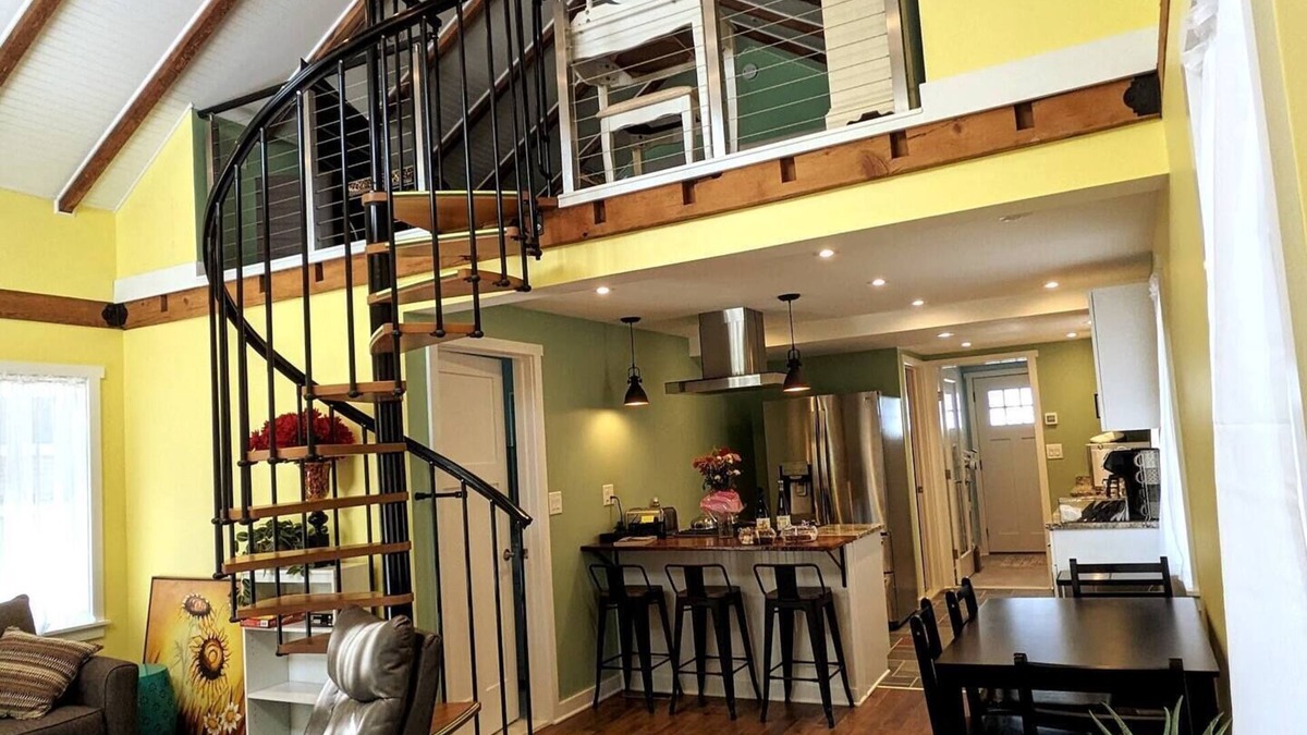Downtown Buffalo Cottage | Walkable Elmwood Cottage, No Chores 4Bath 4BR 4Car