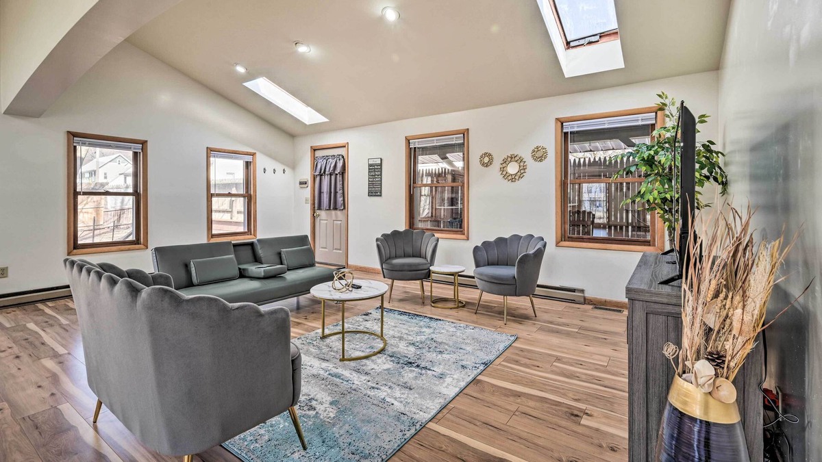 Friendsville Cabin | Walkable Friendsville Home on the River!
