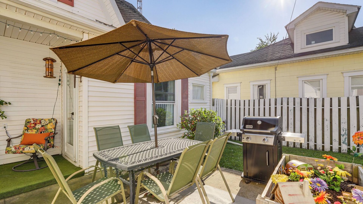 West Liberty House | Walkable Group Getaway w/Bikes in West Liberty!