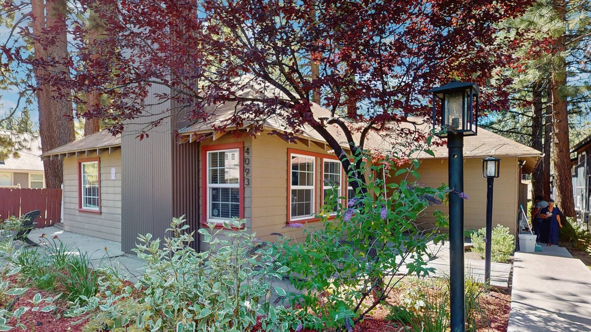 Lakeside Park Cabin | Walkable home just 3 blocks to Heavenly Village w/hot tub & firepit-dogs ok